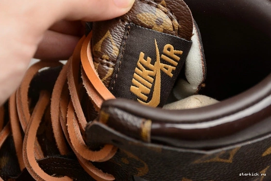 1 O-W AQ0818-158 CASE) AQ0818-158 -LouiV AIR (WITH JORDAN 0228